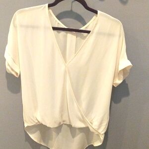 Lush short sleeve v-neck blouse size small